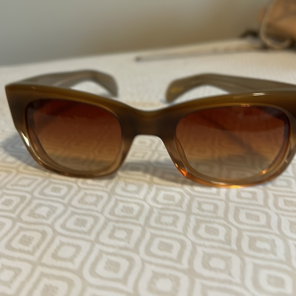 Oliver Peoples sunglasses.  Amber strong style comfortable fit.  Moderate width